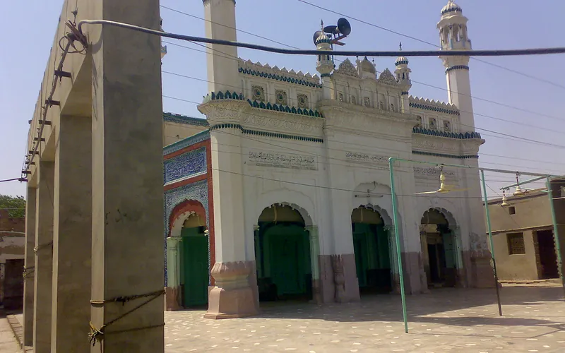 Bari . Jamiya . Masjid . Old . Khanewal . Pakistan . - panoramio